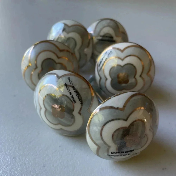 Set of 7 NWT Anthropologie Clover Knobs - Picture 3 of 6